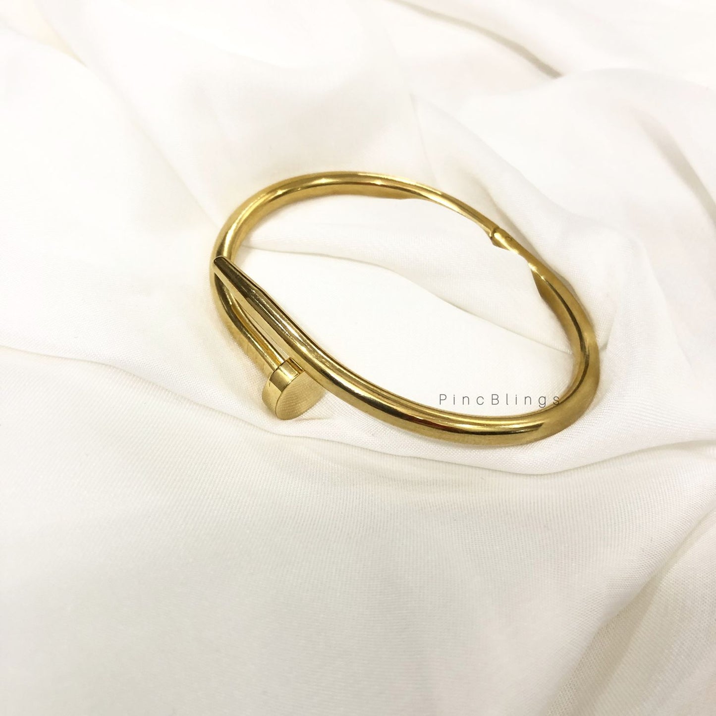 Oval Screw Lock Bracelet