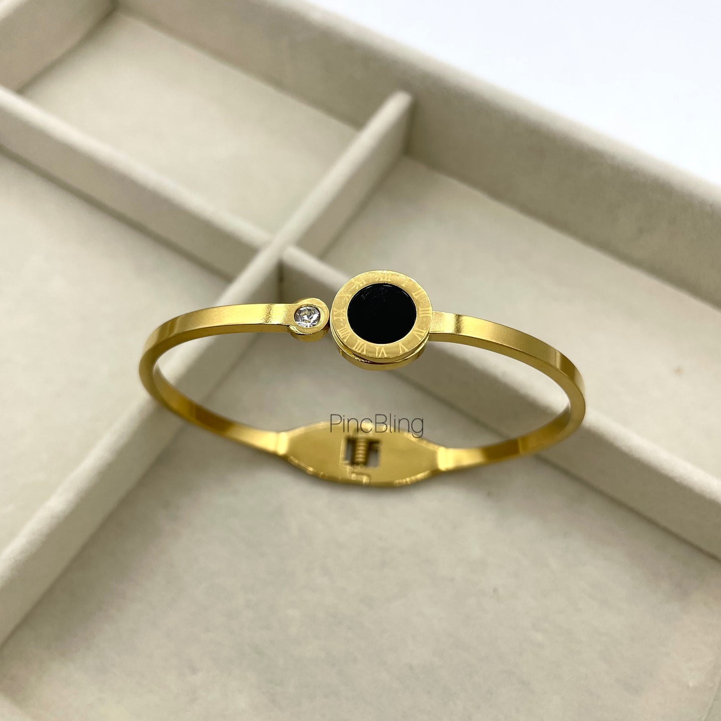 Oval Noir Cuff bracelet