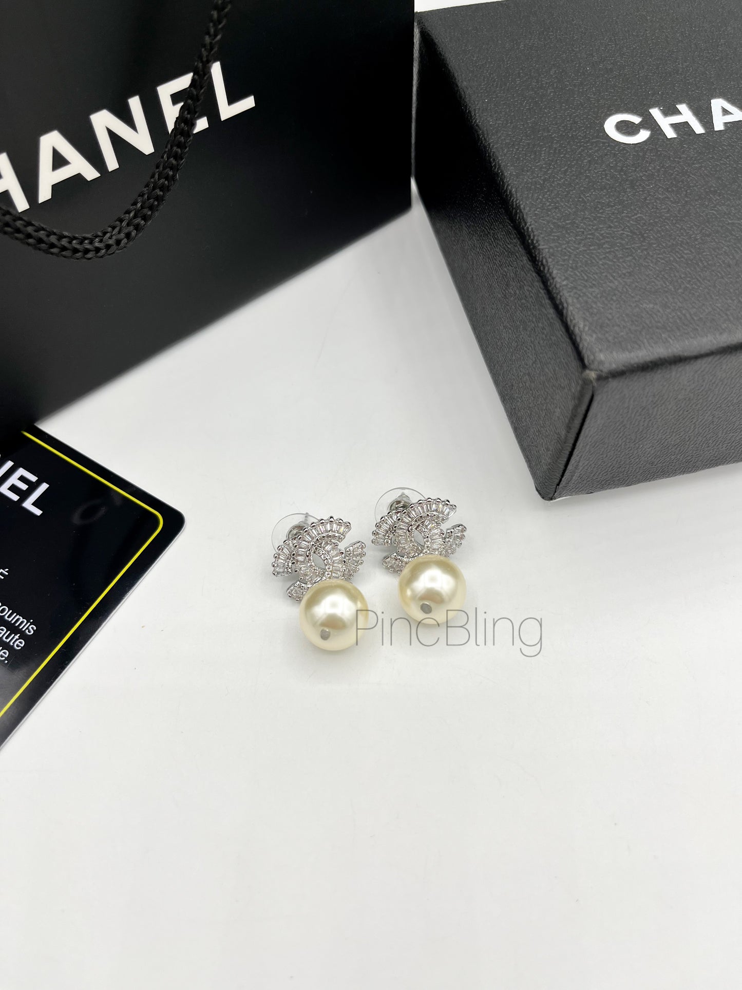 Pearl hanging branded earrings chnl