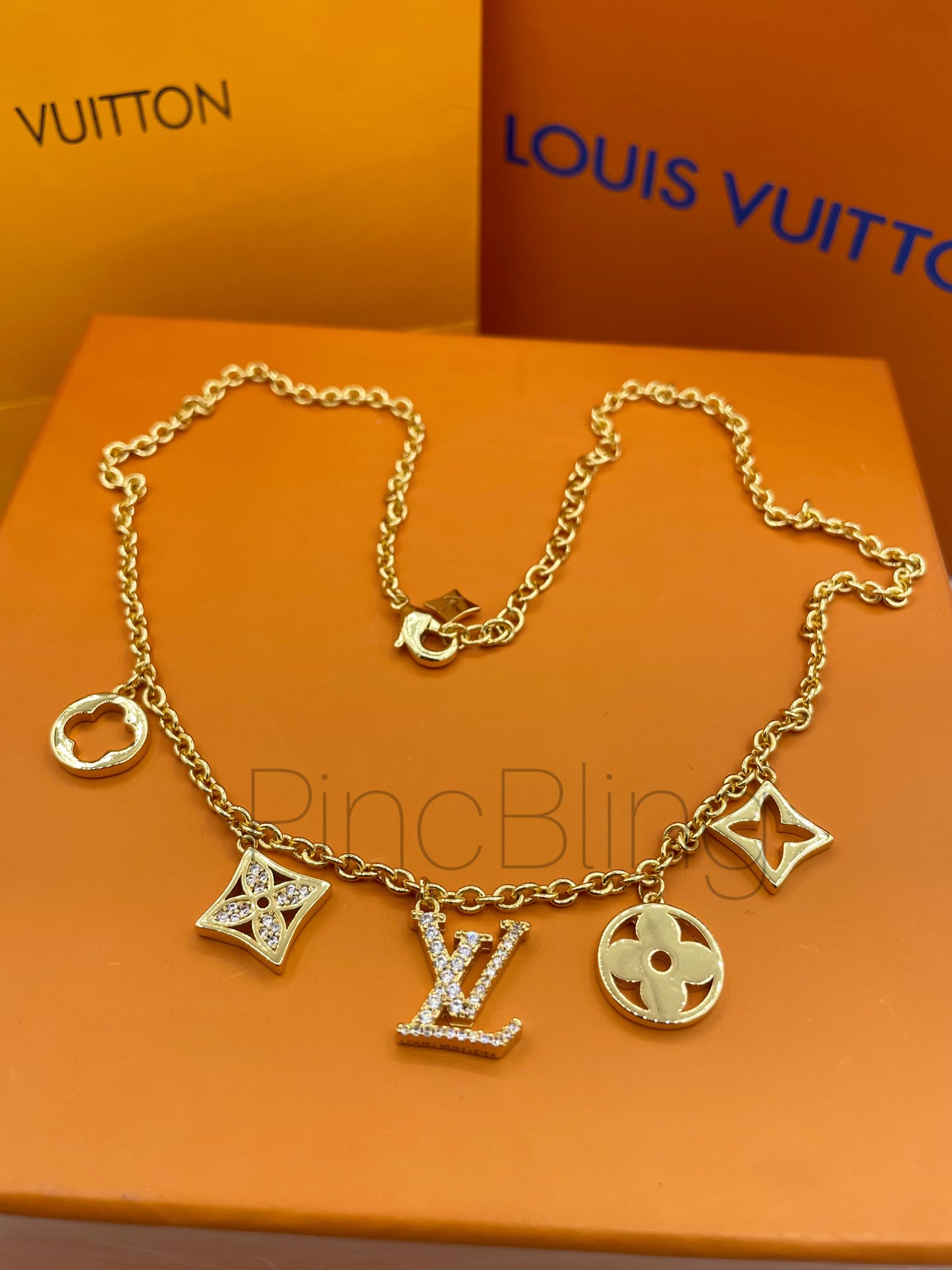 Branded Neclace luxe