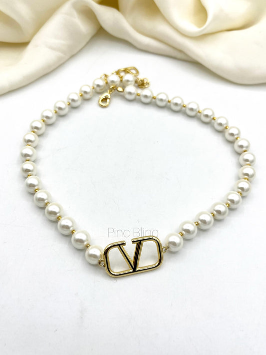 Pearl Emblem Necklace