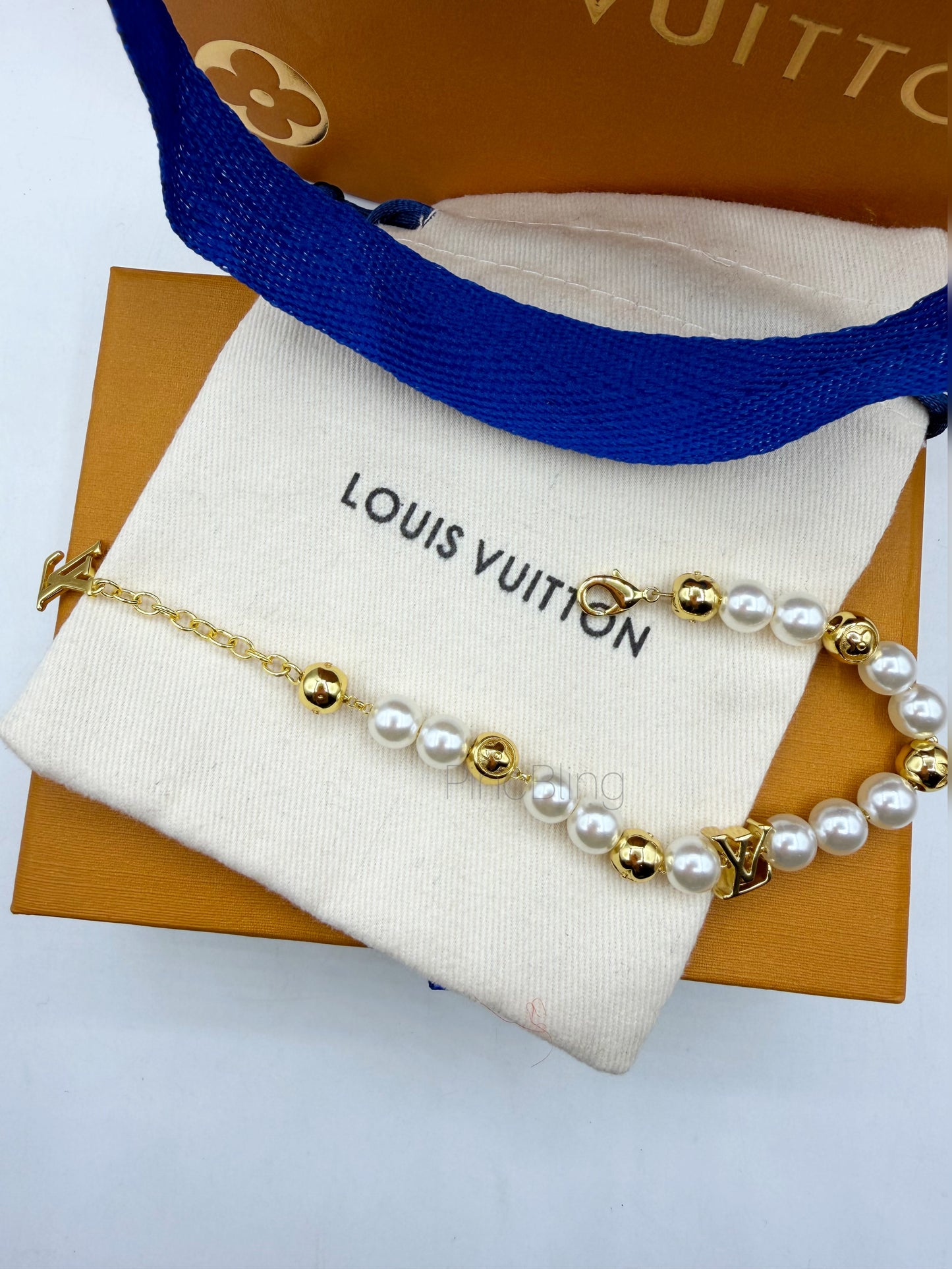 Branded white Pearl bracelet LxB