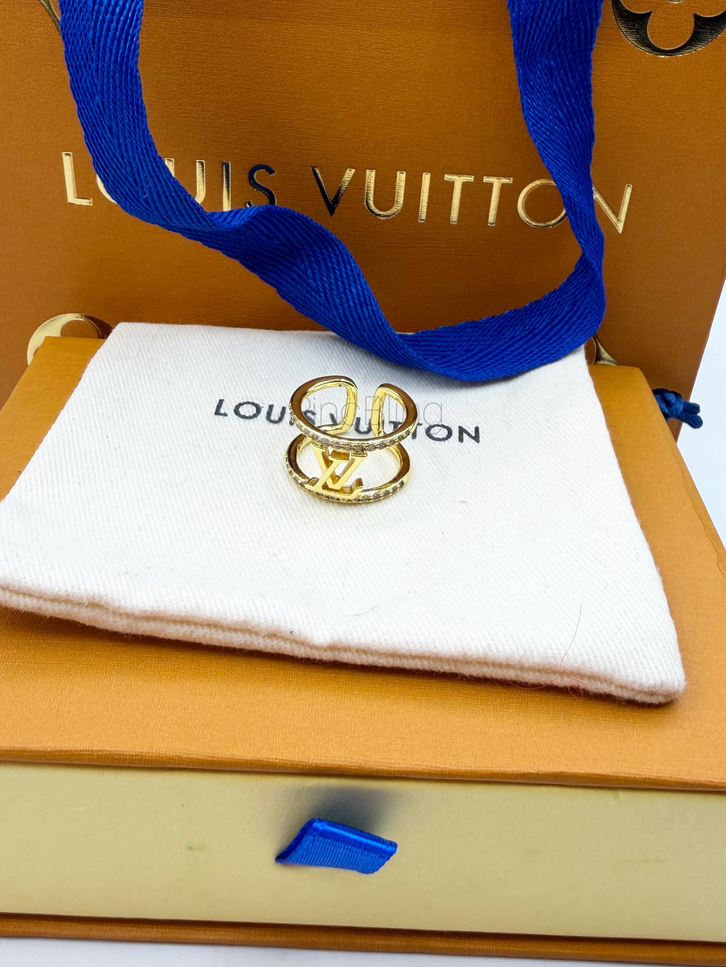Branded logo ring LxR