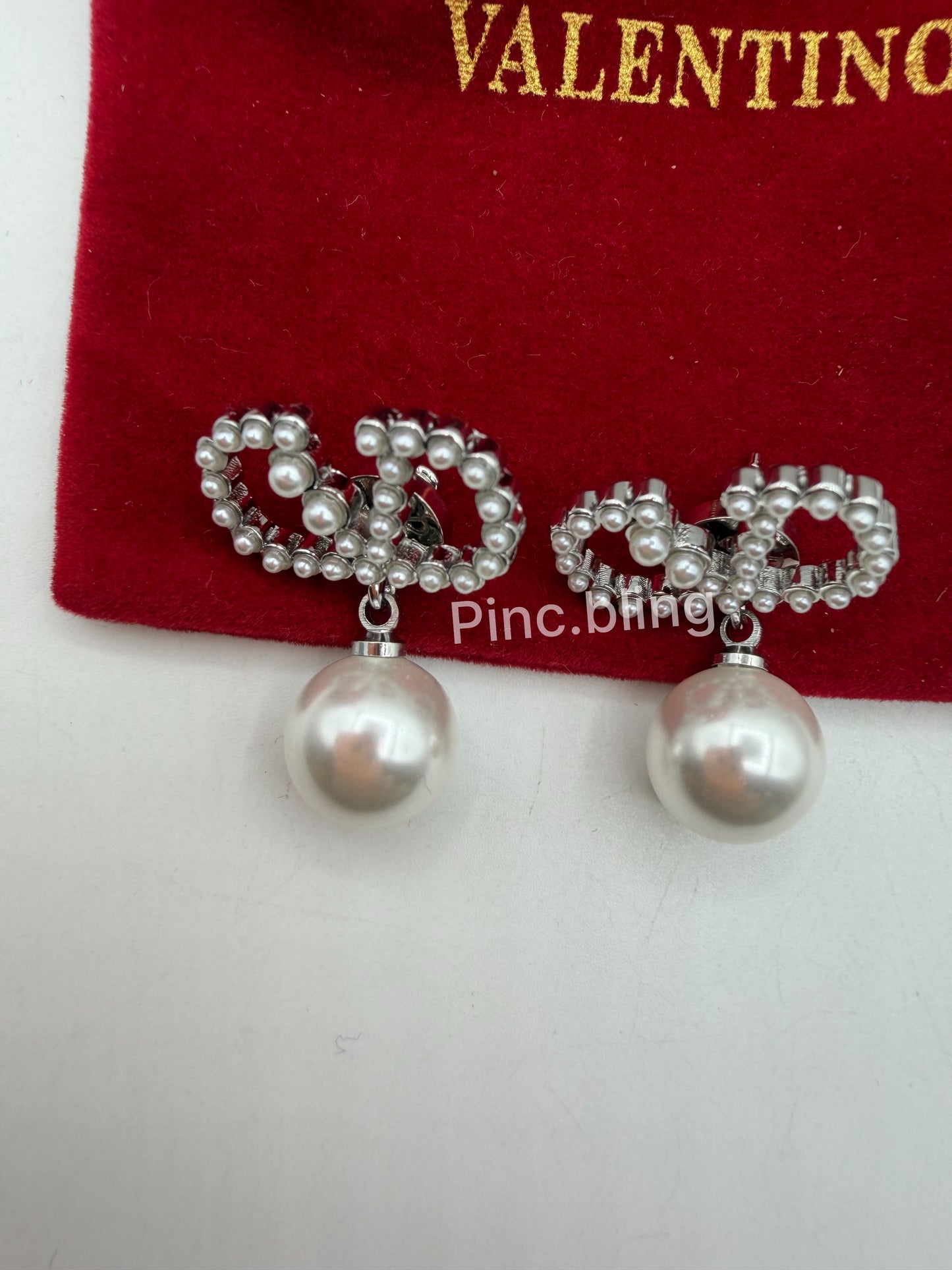 Garavani Vlogo Signature Pearl Drop Earrings LxE
