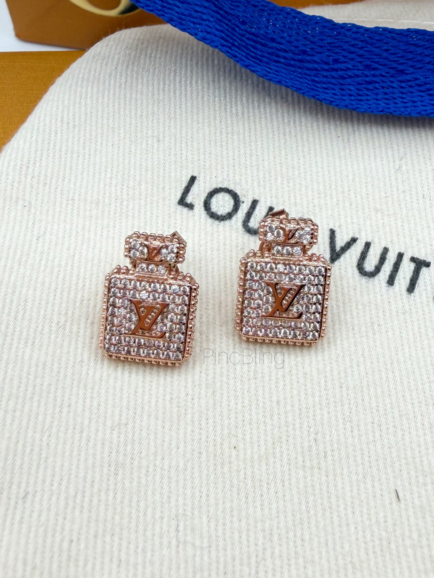 Branded logo studs LxE