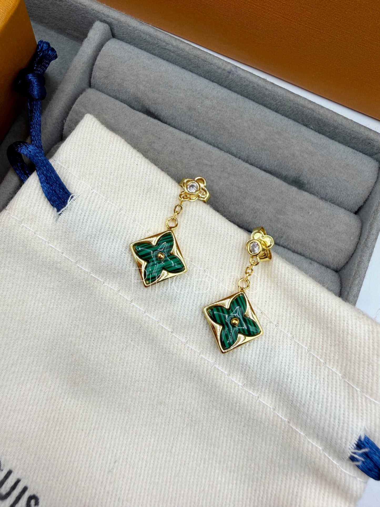 Branded logo studs LxE