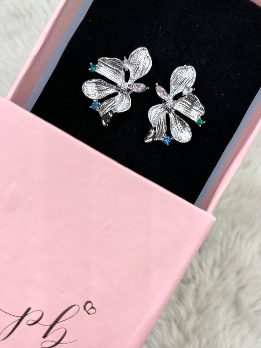 Silver half flower earrings PbE