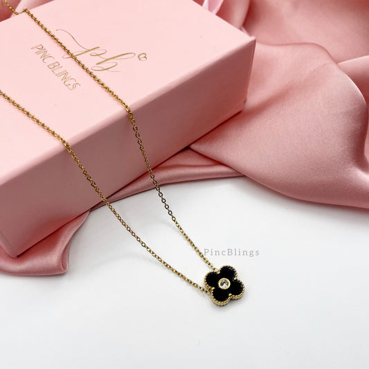 Stone clover necklace