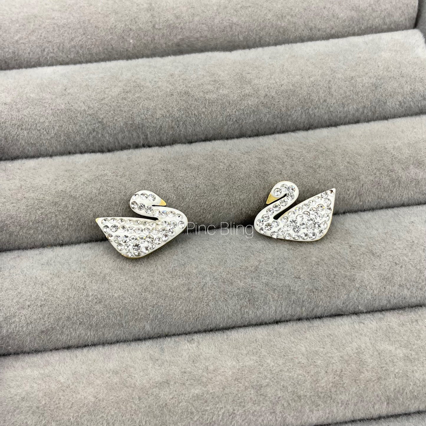 Swan ear stud (white)