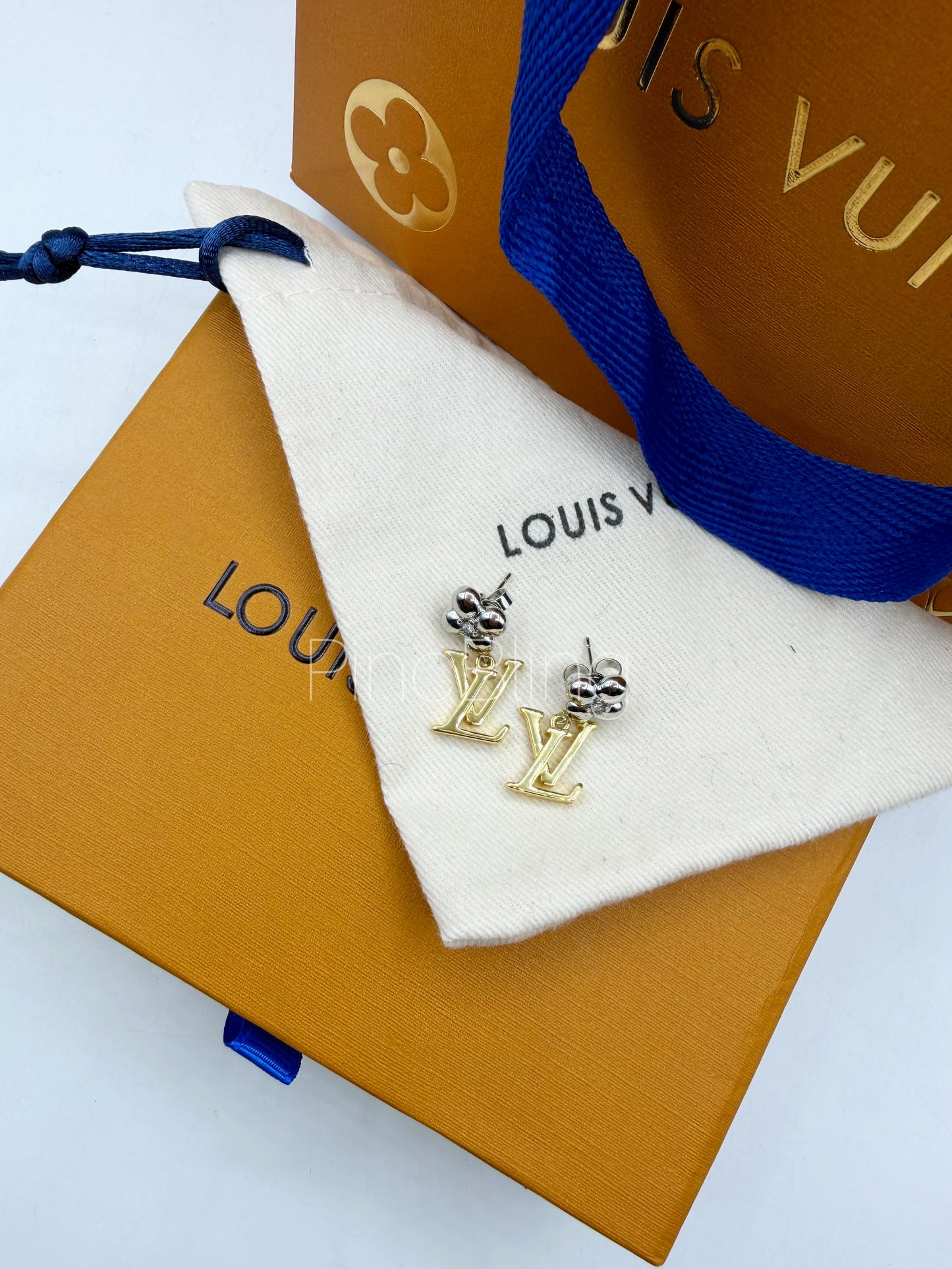 Branded logo studs LxE