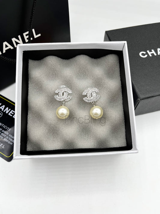 Pearl hanging branded earrings chnl