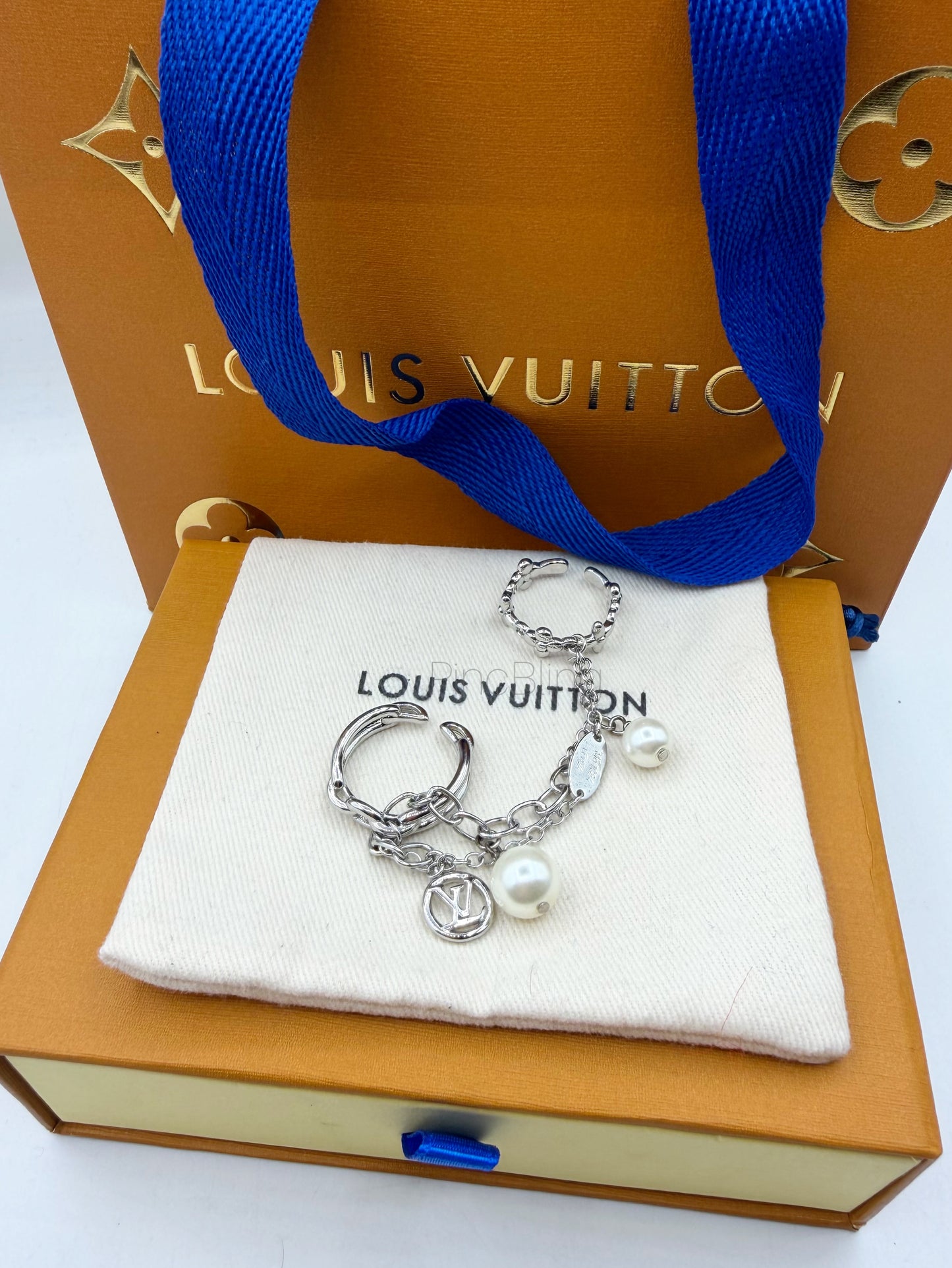 Branded logo ring LxR