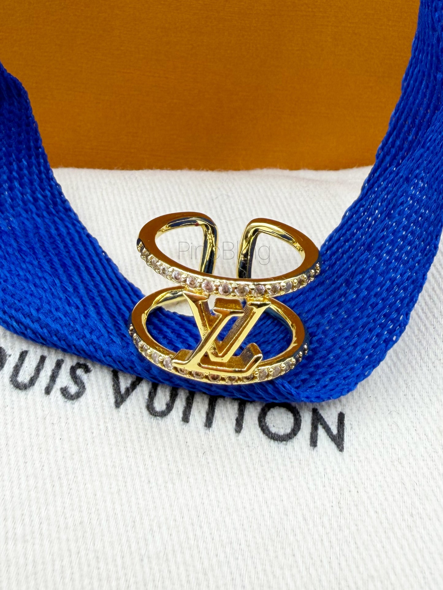 Branded logo ring LxR