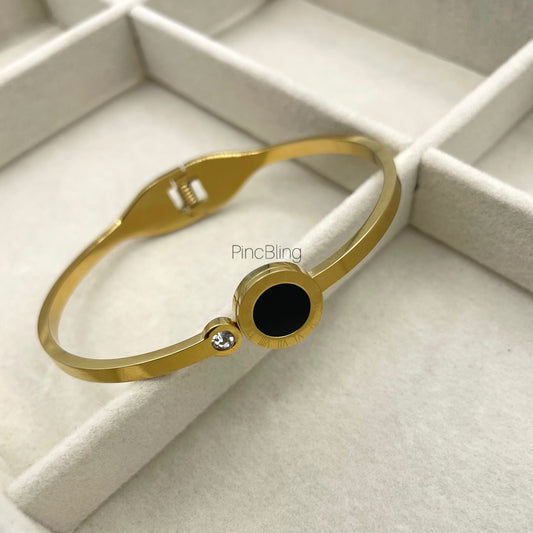 Oval Noir Cuff bracelet