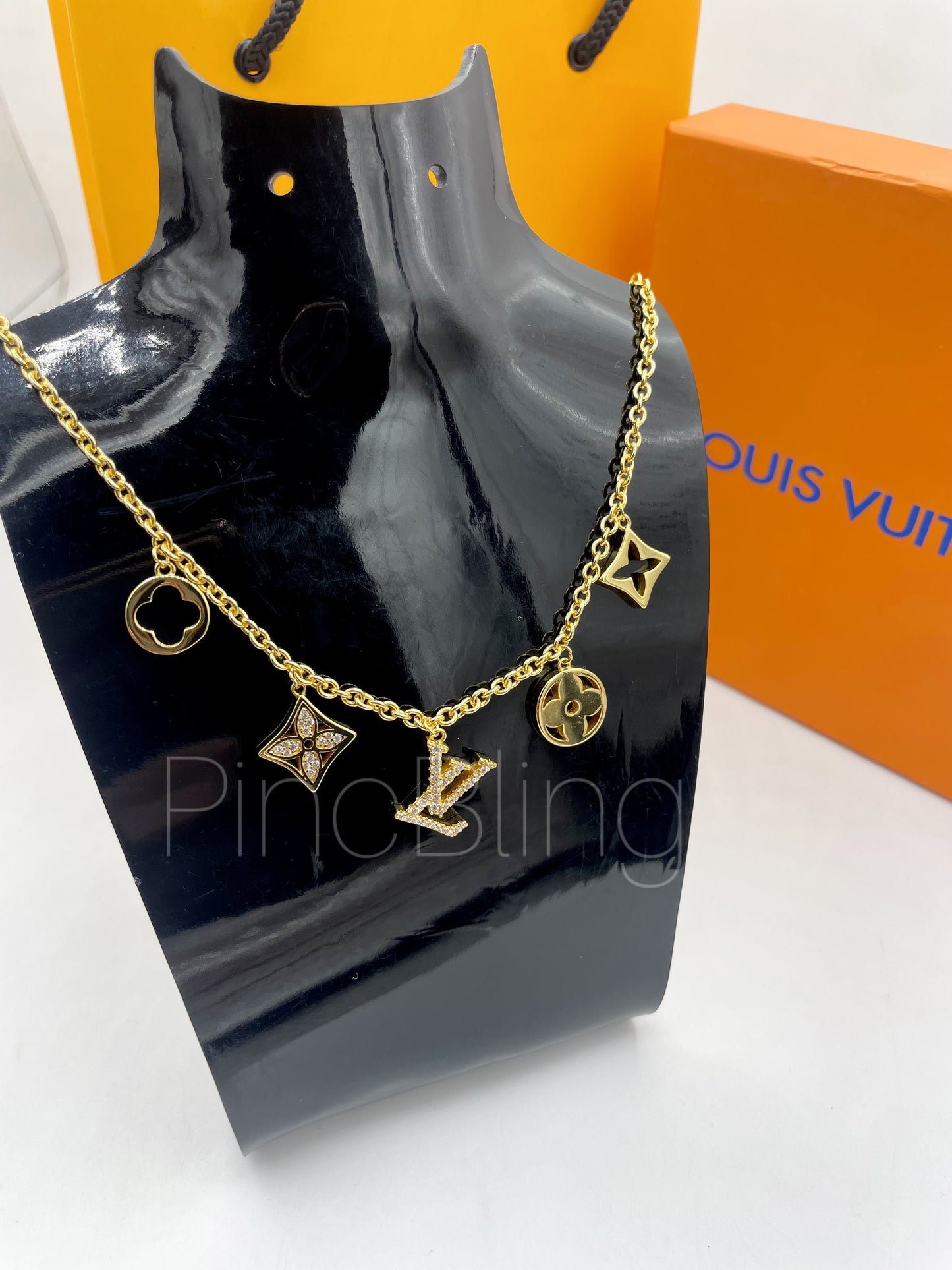 Branded Neclace luxe