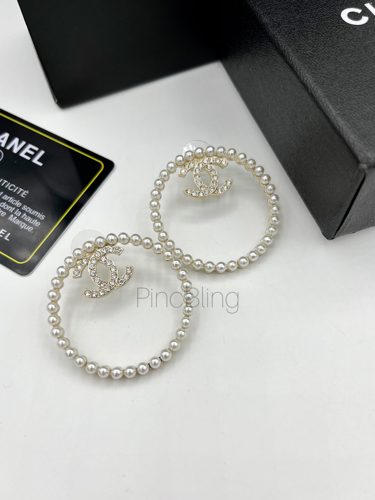 Round branded earrings chnl