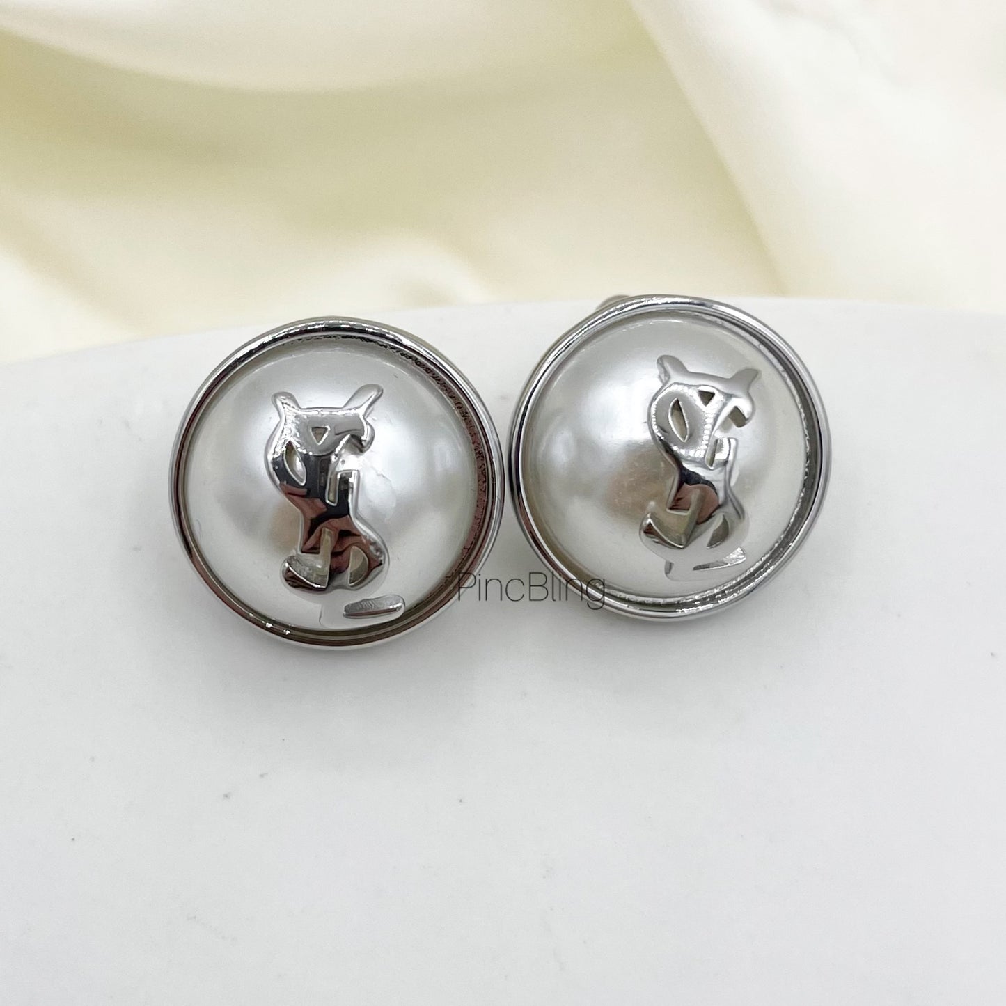 Button Shine Stud Earring