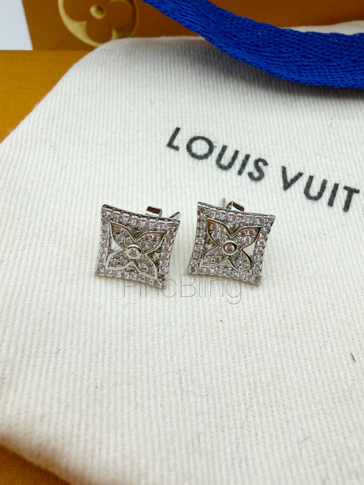 Branded logo studs LxE