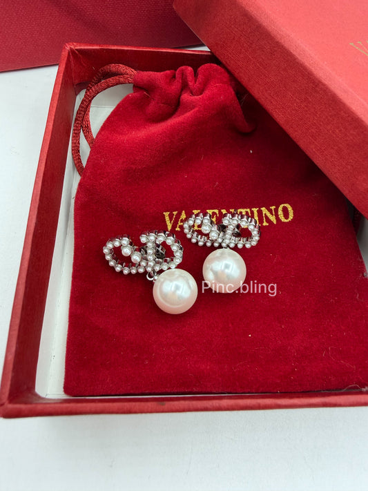 Garavani Vlogo Signature Pearl Drop Earrings LxE